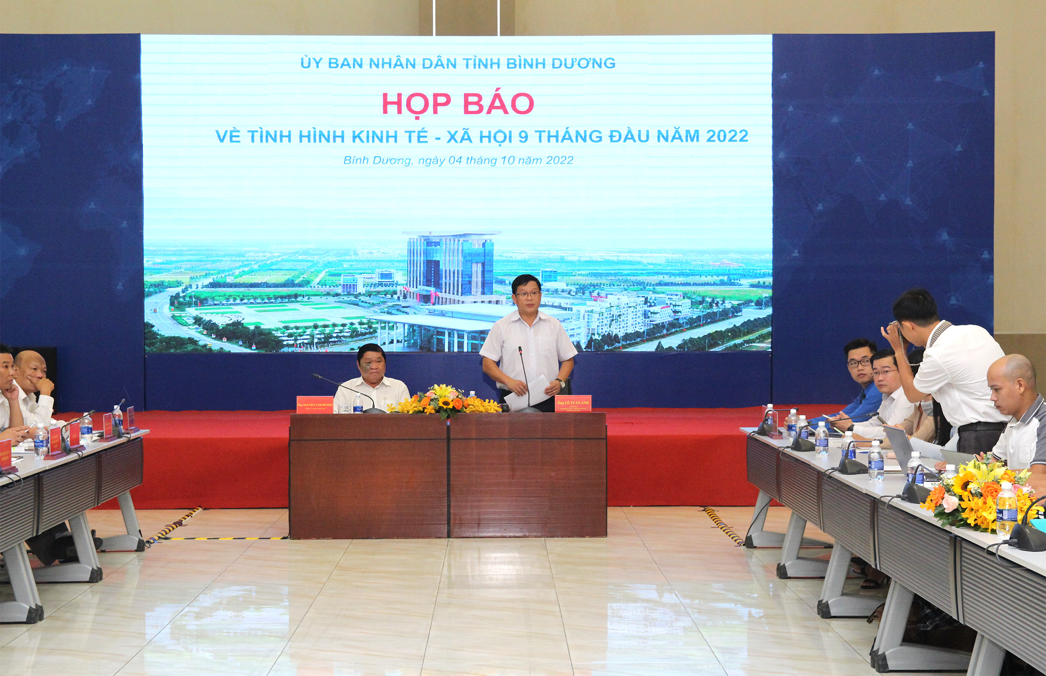 Đồng chí Lê Tuấn Anh, Giám đốc Sở Thông tin và Truyền thông tỉnh chủ trì cuộc họp (Ảnh: H.Hào)